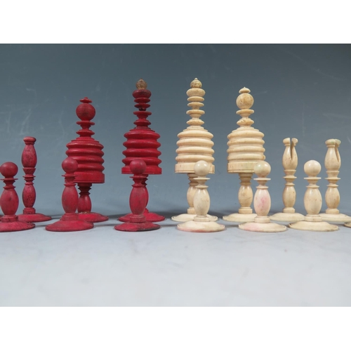 563 - A 19th Century Bone Chess Set, kings 10cm, pawns 4cm