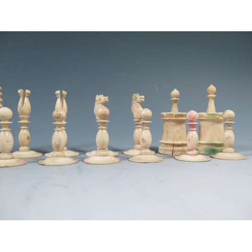 563 - A 19th Century Bone Chess Set, kings 10cm, pawns 4cm