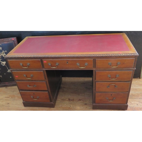 689 - A Victorian Druce & Co. Mahogany Pedestal Desk, 25(w)x55(d)x74(h)cm