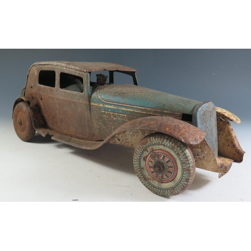 80 - A Large Scale Mettoy Clockwork Tinplate Car in blue and cream in poor condition and motor does not w... 