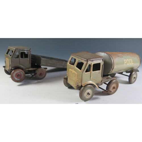 81 - A Mettoy Articulated Tinplate Clockwork Petrol Tanker in grey with 