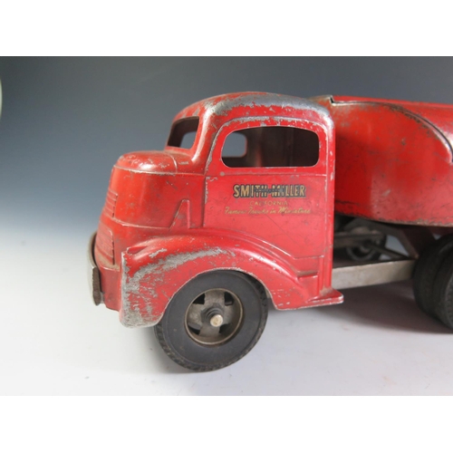 90 - A Large Scale Pressed Steel Smitty Toys Smith-Miller Mobiloil/Mobilgas Tanker Truck (56cm approx).