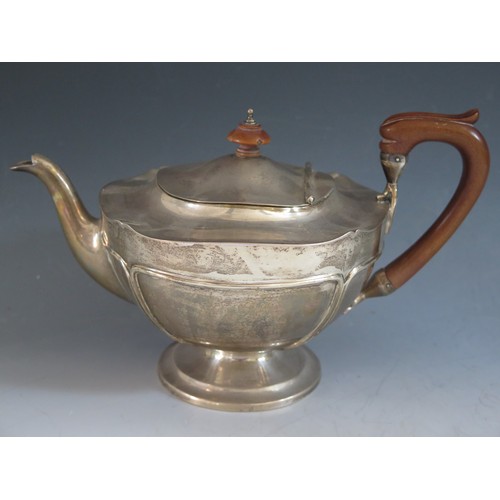 320 - A George V Silver Teapot, Sheffield 1910, Mappin & Webb, 796g gross, 26.5cm handle to spout