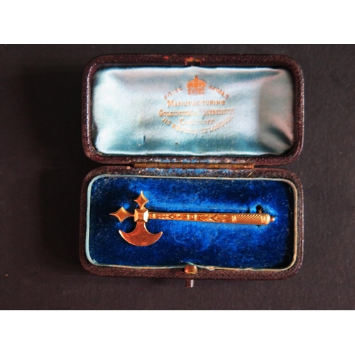 500 - A Cased Goldsmiths & Silversmiths Company Gold Brooch in the form of an halberd axe (unmarked), 52mm... 