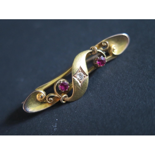 501 - A 15ct Gold, Ruby and Diamond Brooch, 3.3g, 42mm.
(phone bid in 10)