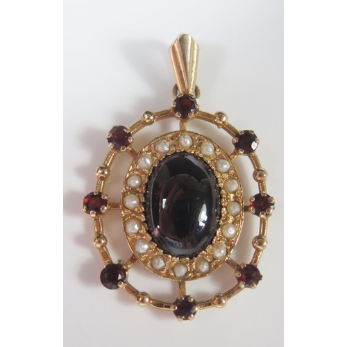 507 - A 9ct Gold, Garnet and Pearl Brooch with central cabochon stone, 39mm drop, 5.2g