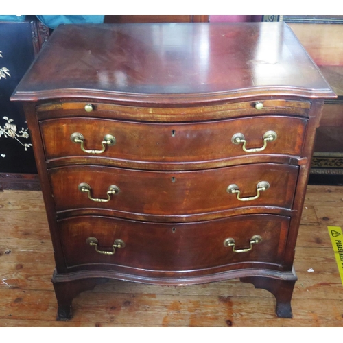 550 - A Georgian Style Mahogany Serpentine Fronted Three Drawer Bachelor's Chest with slide, 71(w)x73.5(h)... 