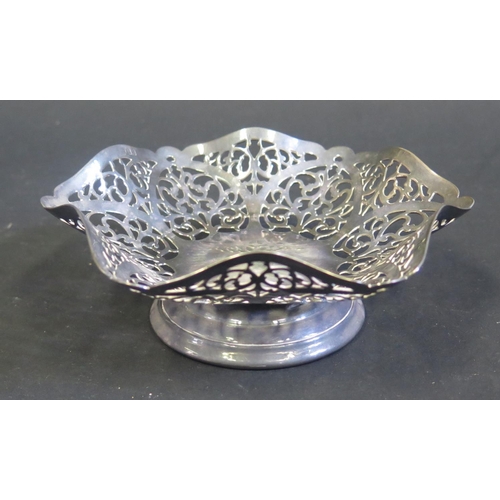 118 - A George V Pierced Silver Hexagonal Dish, London 1913, 144g, 14.5cm diam.