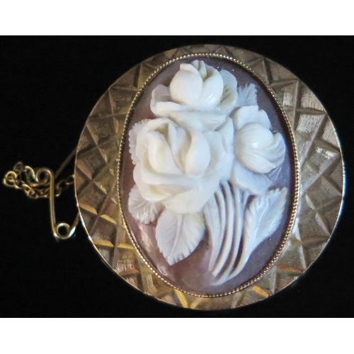 206 - A 9ct Gold Mounted Shell Cameo Brooch, 5.6g gross