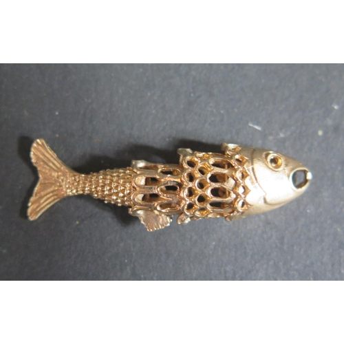 220J - A 9ct Gold Articulated Fish Charm, 4.1g