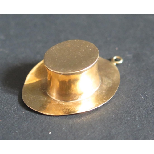 220K - A 9ct Gold Hat Charm, 2.3g