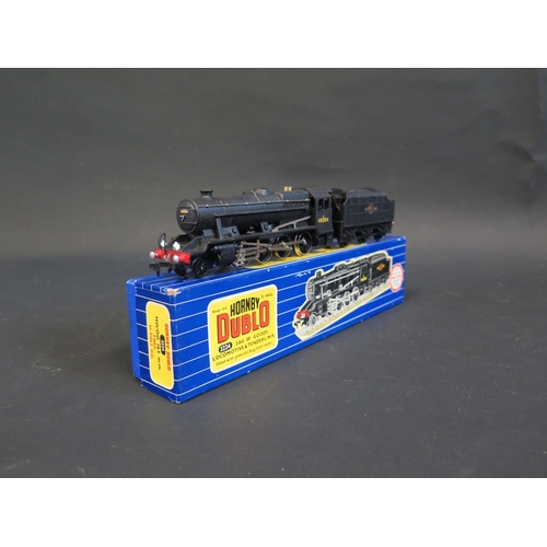 255 - A Hornby Dublo OO Gauge 3224 3 Rail 2-8-0 8F Goods Locomotive & Tender complete with original box in... 