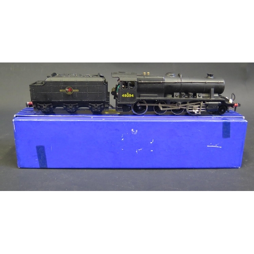 255 - A Hornby Dublo OO Gauge 3224 3 Rail 2-8-0 8F Goods Locomotive & Tender complete with original box in... 