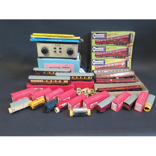 261 - A Collection of Hornby Dublo and Kitmaster OO Gauge Railway Coaches and Rolling Stock Plus Graham Fa... 