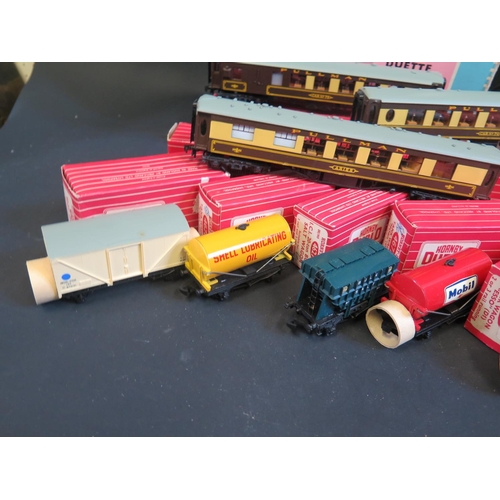 261 - A Collection of Hornby Dublo and Kitmaster OO Gauge Railway Coaches and Rolling Stock Plus Graham Fa... 