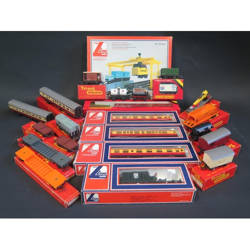 262 - A Collection of Hornby, Lima and Tri-ang OO Gauge Railway Cars and Rolling Stock etc. mostly boxed.