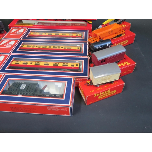 262 - A Collection of Hornby, Lima and Tri-ang OO Gauge Railway Cars and Rolling Stock etc. mostly boxed.