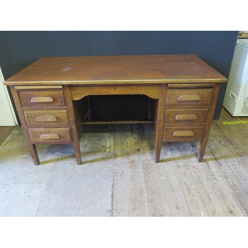 1086a - A Large Oak Office Desk