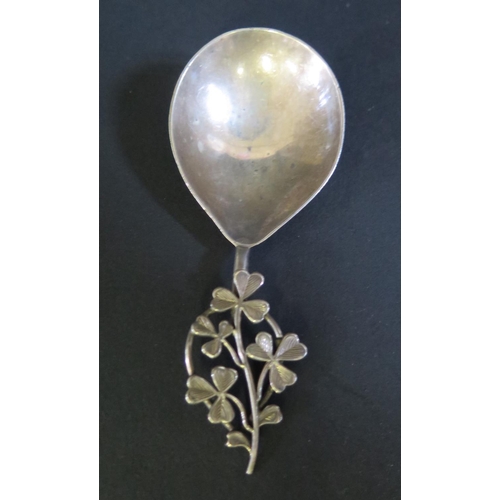 1075 - A Victorian Silver Caddy Spoon with shamrock decorated handle, Chester 1900, M Friedlander & Co., 19... 