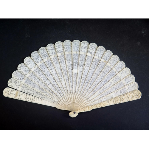 1175 - A 19th Century Chinese Carved and Pierced Ivory Brisé Fan, the ribs with approximately 60 divisions ... 