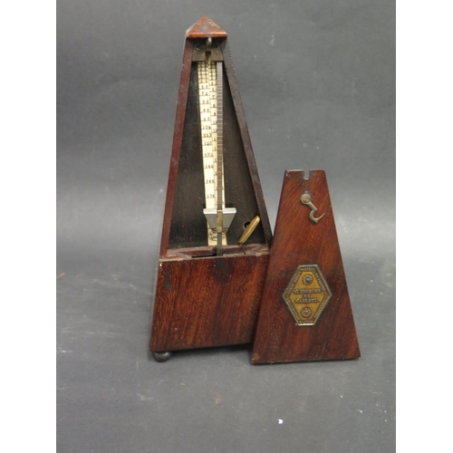 1343 - A Metronome de Maelzel, running