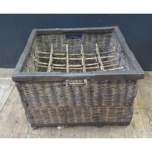 1552 - An Old Basket