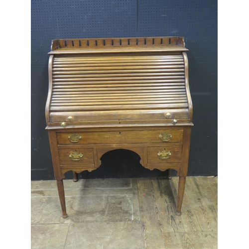 1553 - A Small Oak Roll Top Desk, 92(w)x55(d)x124(h)cm