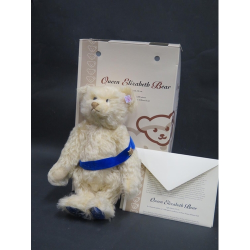 1575 - A Steiff Queen Elizabeth32cm Limited Edition Bear, 15/1500, boxed with COA