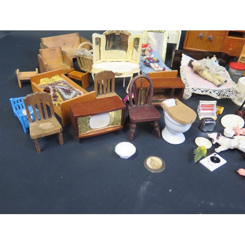 315 - A Selection of Dolls House Furniture