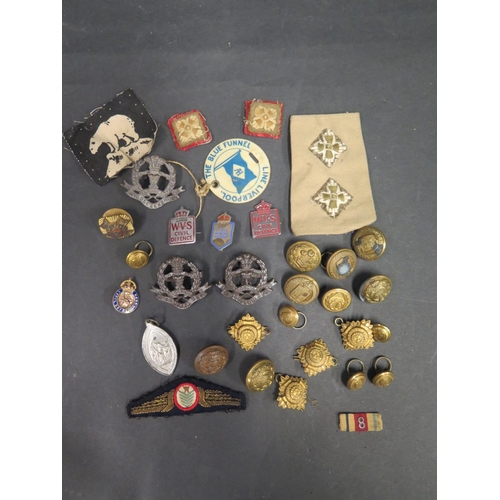 505A - A Selection of Military Badges and Buttons including Middlesex Regiment Cap Badges