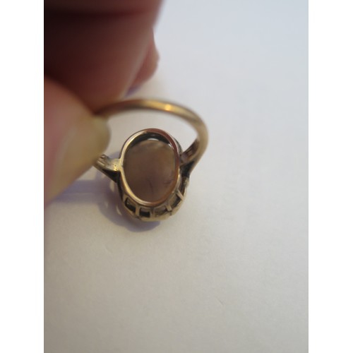 808 - An Hardstone Twin Head Cameo Ring decorated with the bust of a lady and and a man, in an unmarked go... 