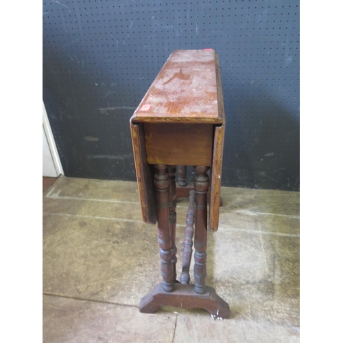 1385 - An Edwardian Walnut Sutherland Table, 53cm wide