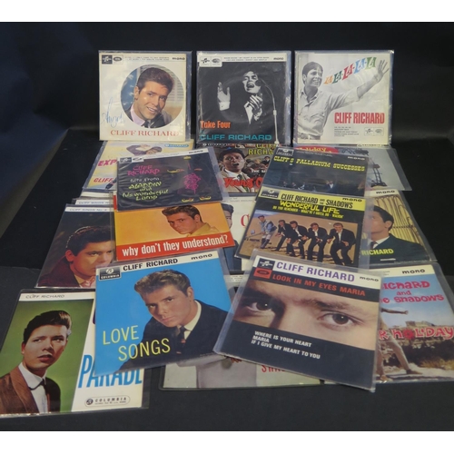 1678 - 22 Cliff Richard EP Records