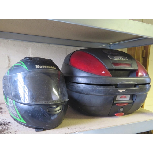 1699 - Kawasaki Helmet and GIVI panier