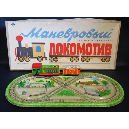 1787 - A circa 1960s Russian AOKOMOTNB Tinplate Train Set working.