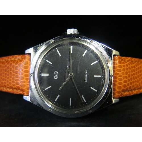 448 - A Gent's Q&W Mechanical Wristwatch, running