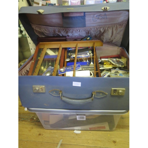 655A - A Suitcase of EPNS and other Collector's Spoons