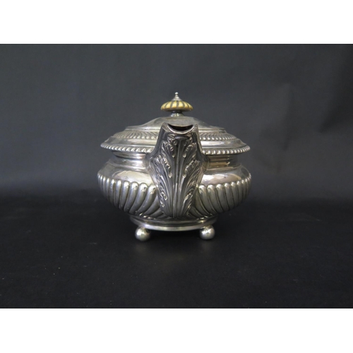 666 - A George III Silver Teapot, London 1815, JB, 744g