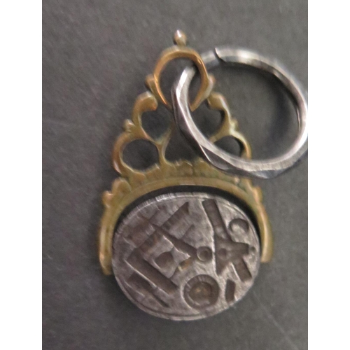 708 - An 18th Century Masonic Swivel Seal Fob, 32mm (without keyring)