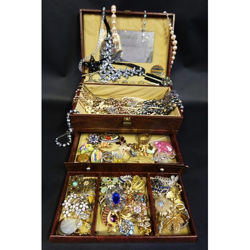 88 - A Jewellery Box and Contents including silver rings