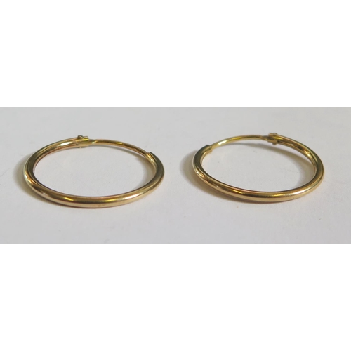 206 - A Paid of 9ct Gold Hoop Earrings, .7g