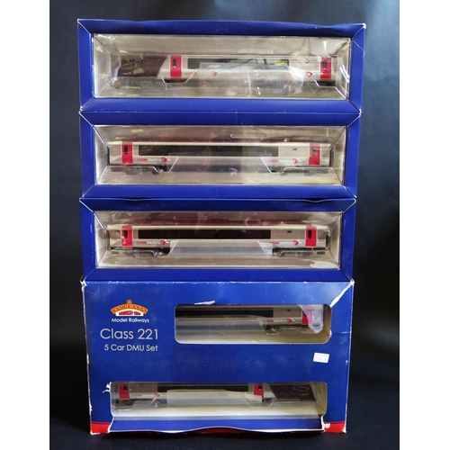 1018 - A Bachmann OO Gauge 32-628 Class 221 Arriva Cross Country 221135 Super Voyager 5 Car DMU Boxed (Box ... 