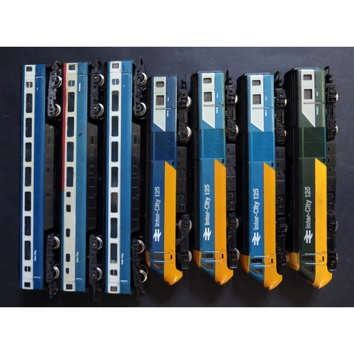 1031 - A Collection of Intercity 125 Class Locomotives and Coaches