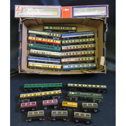 1042b - A Box of OO Gauge Railway Coaches including Hornby, Mainline, Airfix, Tri-ang Lima etc.