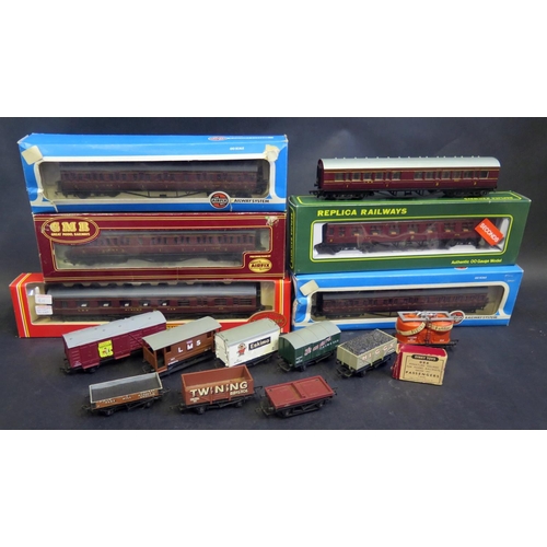 1042e - A Collection of Wrenn Rolling Stock and Airfix, Hornby, Replica Railways and Mainline Passenger Coac... 