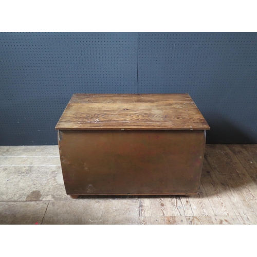 1400 - A Copper and Wood Water Tank Log Box, 75cm wide and two fire kerbs