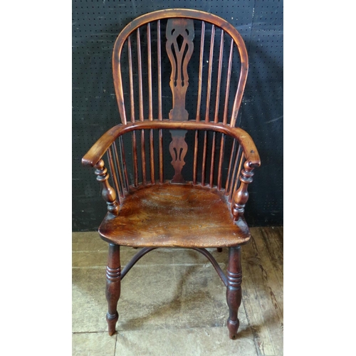 1408 - A 19th Century Elm and Yew Windsor Chair