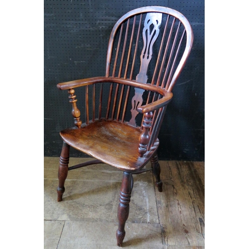 1408 - A 19th Century Elm and Yew Windsor Chair