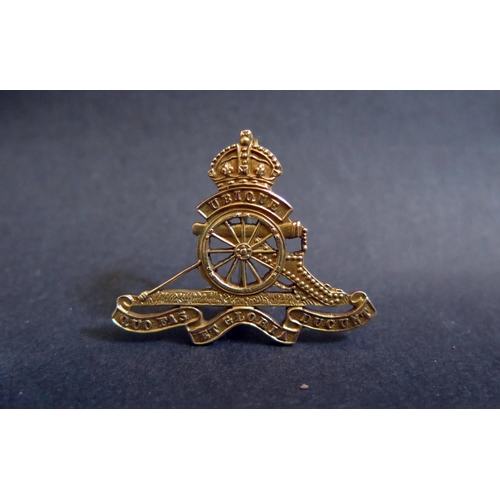 289 - A 9ct Gold Royal Artillery Sweetheart Brooch, 35mm wide, 5.6g