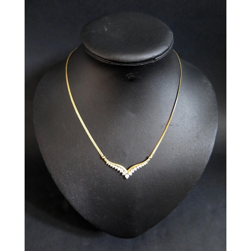 320 - An 18ct Gold and Diamond Necklace set with seventeen diamonds, largest 3.5mm, 9.6g